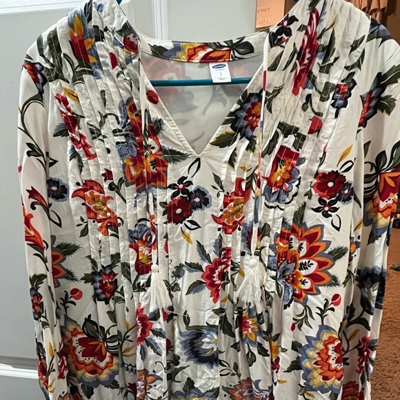 Old navy floral tunic/ Top - Picture 4 of 4